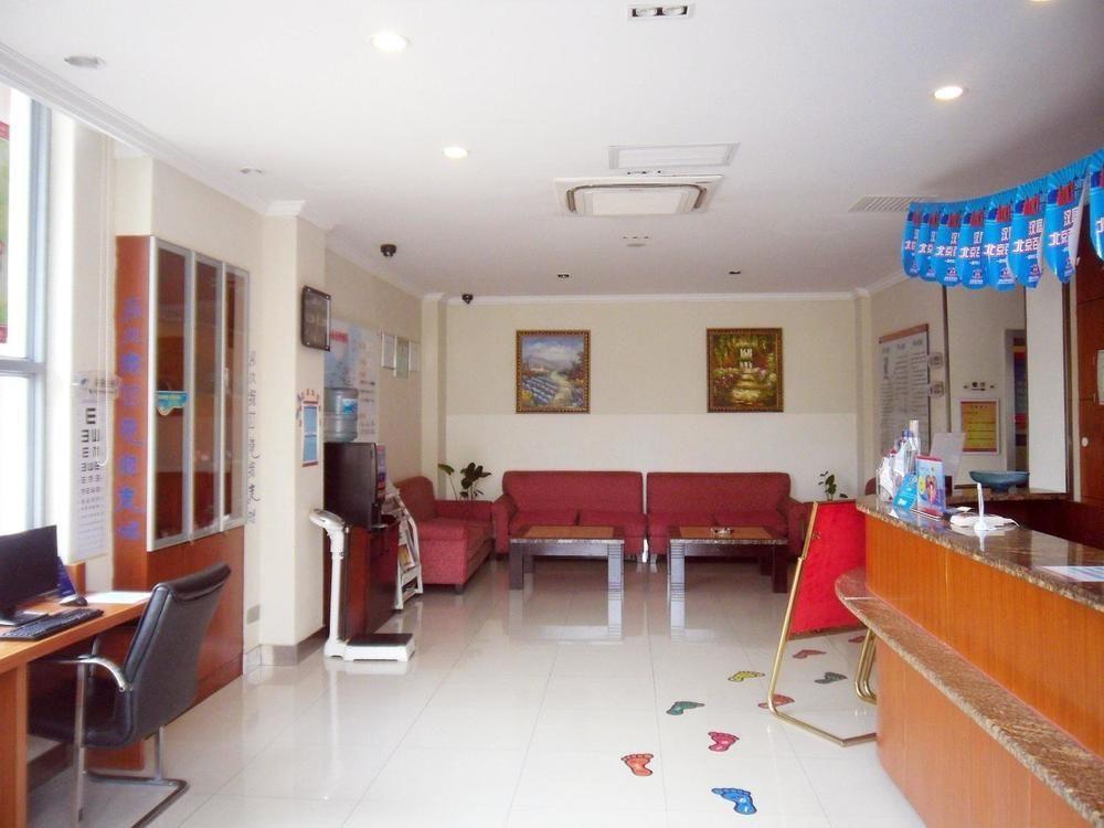 Hanting Express Shanghai Middle Sichuan Road Exterior photo
