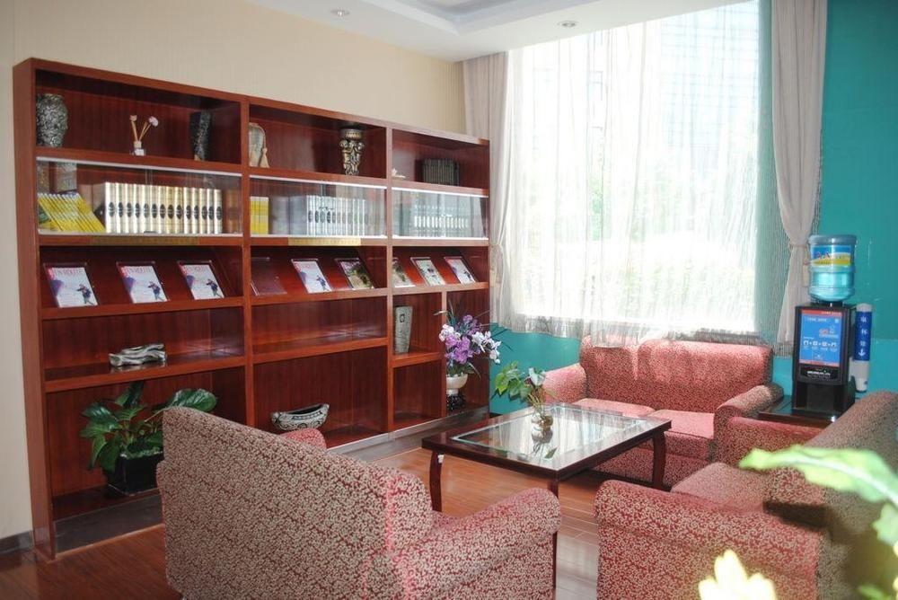 Hanting Express Shanghai Middle Sichuan Road Exterior photo