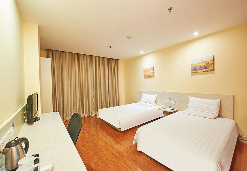 Hanting Express Shanghai Middle Sichuan Road Exterior photo
